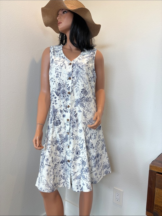 indigo Rose Dresses & Skirts - Sleeveless White & Blue Floral Button-Front Casual Dress